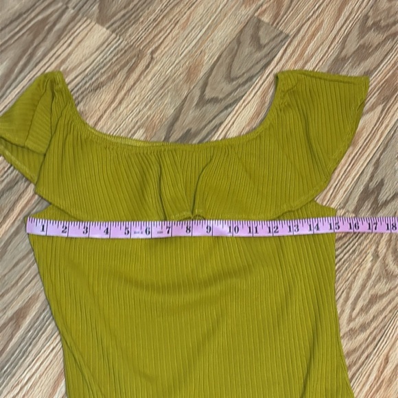 Kendall & Kylie Gold Sleeveless Ruffle Neck Bodysuit, Large - Picture 7 of 8